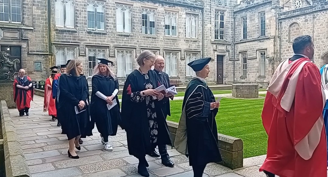 Academics and members of @aberdeenuni Court have processed inside King's College Chapel as the honorary graduation of Archbishop @JustinWelby commences.