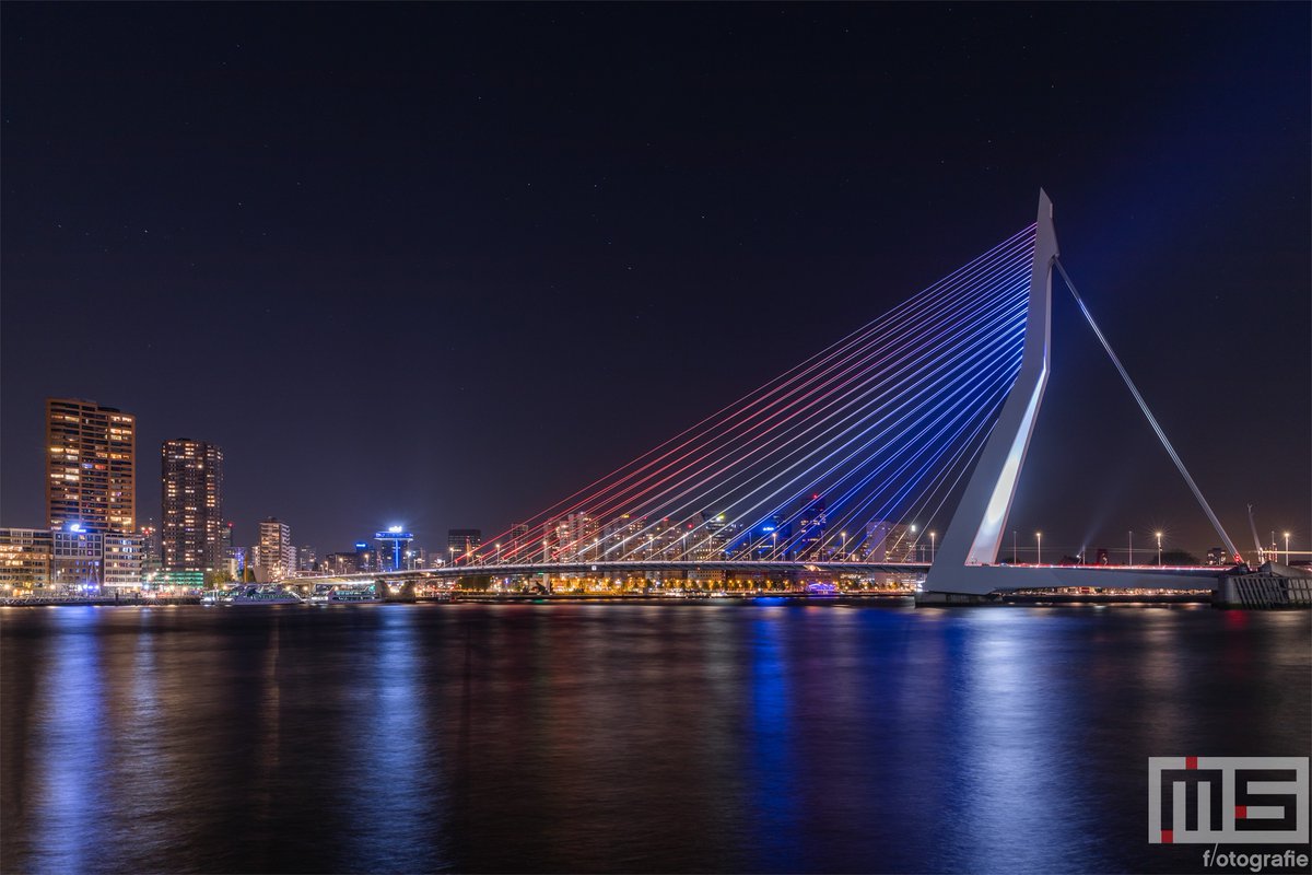 De Erasmusbrug in Rotterdam by Night

#rotterdam #skyline #kubuswoningen #fotograaf #photographer #architecture #weerfoto

Meer op: ms-fotografie.nl
