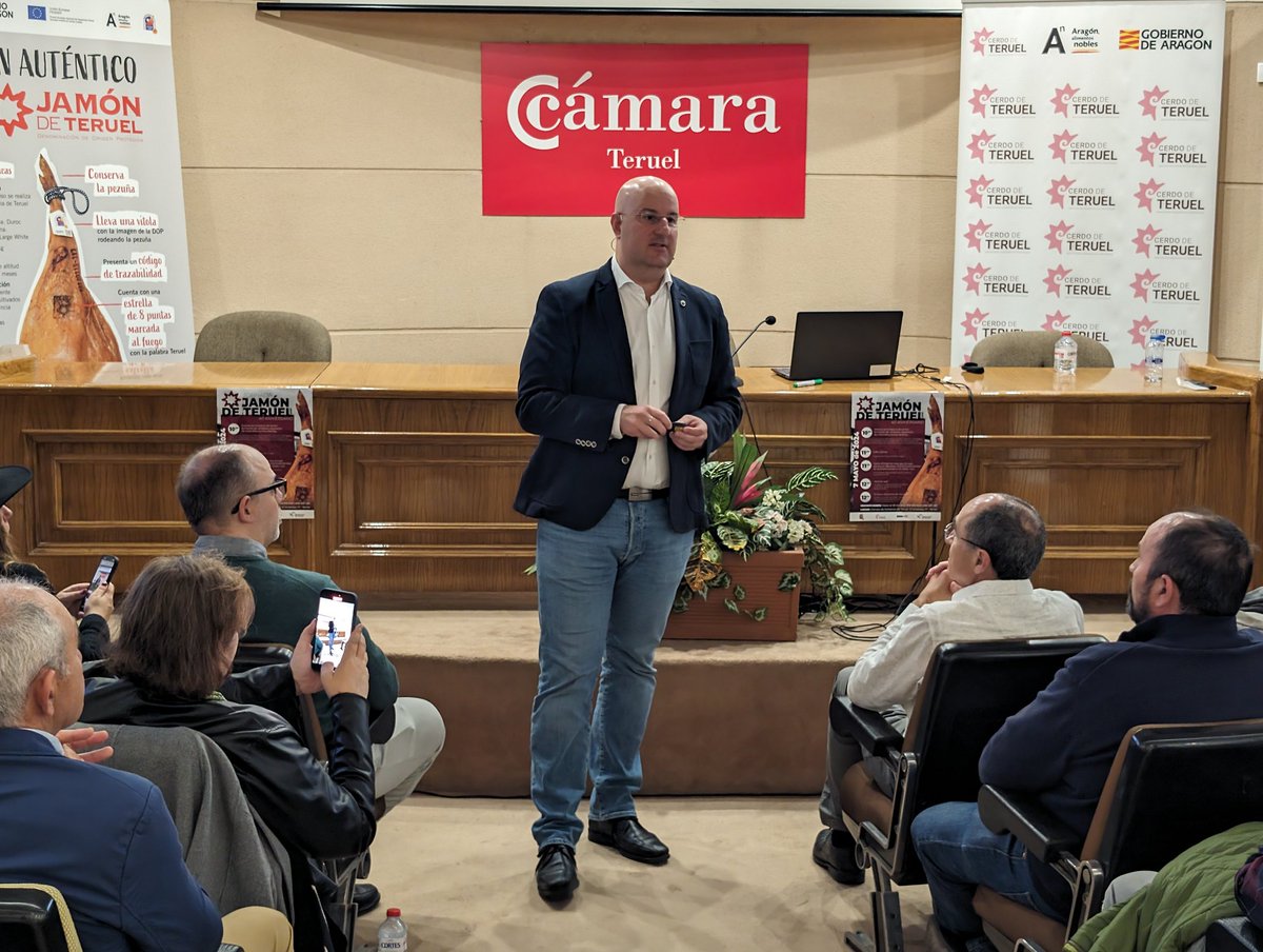 Continuamos la JORNADA TÉCNICA con la ponencia de Miguel Ángel Higuera, director de @anprogapor1, sobre cómo afrontar los retos que plantea Europa en tema de Bienestar Animal. #cerdo #jamon #paleta #teruel #AragonAlimentosNobles