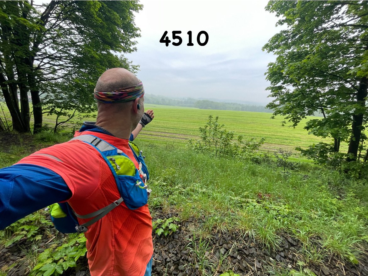 Moin am Dienstag 🏃‍♂️🌻💚
Erst mal an die frische Luft. 
Tag 4510 in Folge / 93832 km im Streak. 
#LebenslaufKeinWettkampf #runeveryday #streakrunning