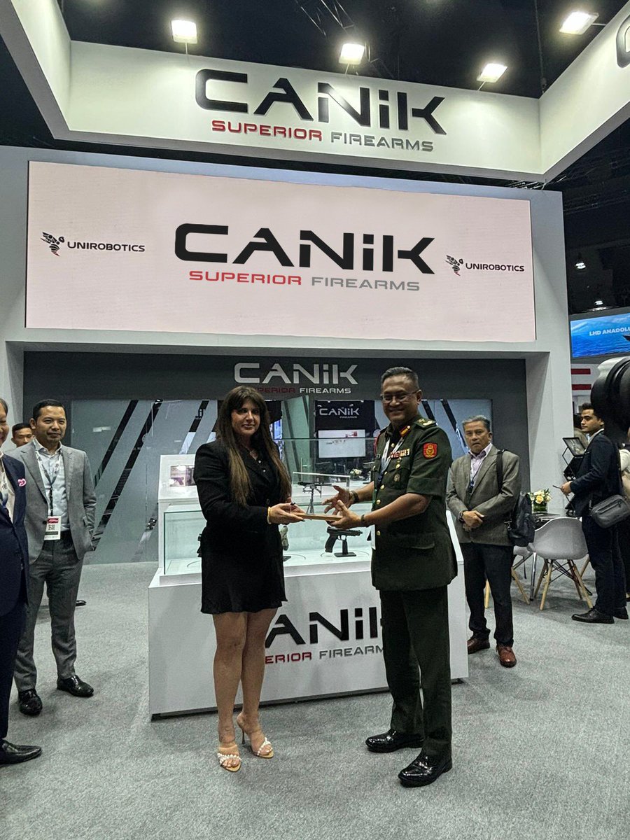 We were privileged to receive Malaysia Army Headquarters Director of Infantry Gen Saiful Bahari Bin Zainol and his delegation at our booth during the DSA & NATSEC 2024 Fair. #DSANATSEC2024 #RoyalVisit #DefenseInnovation