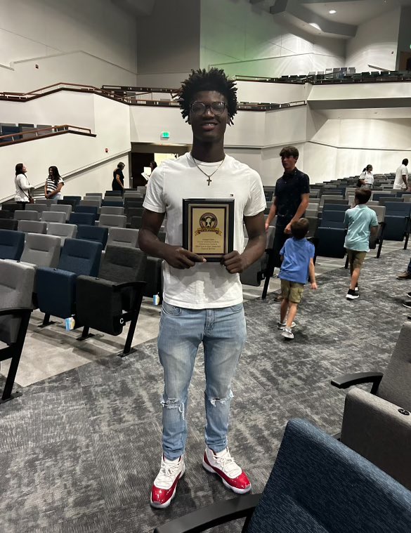 Congrats to @CasonLorenzo1 on being named the Florida Dairy Farmers 2A Player of the Year 🏆 @RossVDG14 @RealNews102 @thehoopvibe @DavisMoseley @umhoops @umichbball @Hoops863