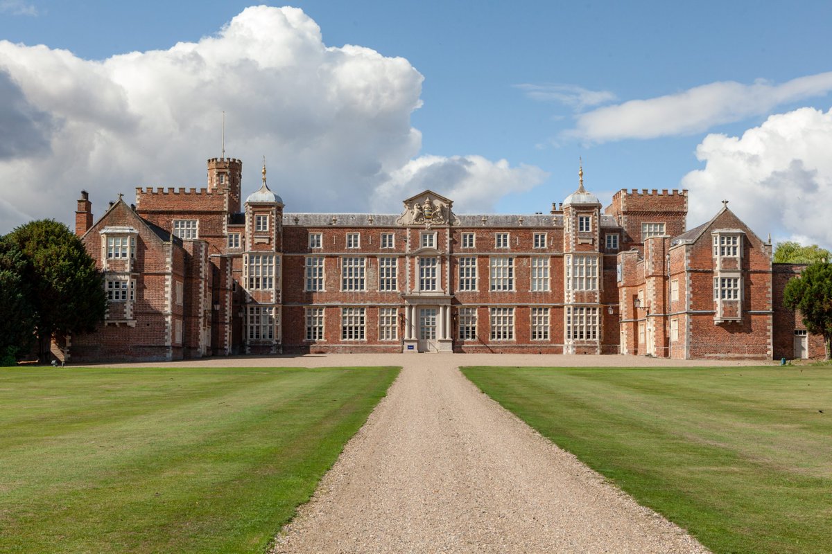 Visit Burton Constable Hall! 🏰 Explore centuries of history, stunning architecture, and breathtaking gardens. A must-visit destination for the family with amazing events all summer! 🌿 #BurtonConstable #Heritage 🎟️ burtonconstable.com/whats-on-2/eve… Events 🎟️ ivisitengland.co.uk/england-attrac…