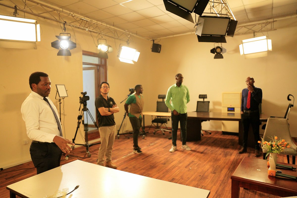 Today,Video & Audio technicians of @WorldBank & American Institute for Research met with REB Multimedia Production Studio staff to discuss on the Video Series Project which will be producing the educational content, mainly on best practices for teachers of P1-P3 levels.@mbanelson