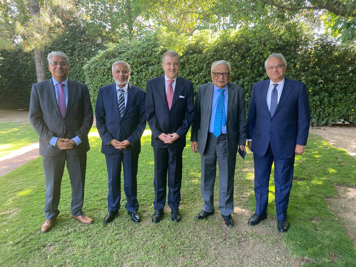 Happy to have at home a good choice of Ambassadors of Pakistan in Spain. We have all at some time tried further to enhance relations between our two countries.