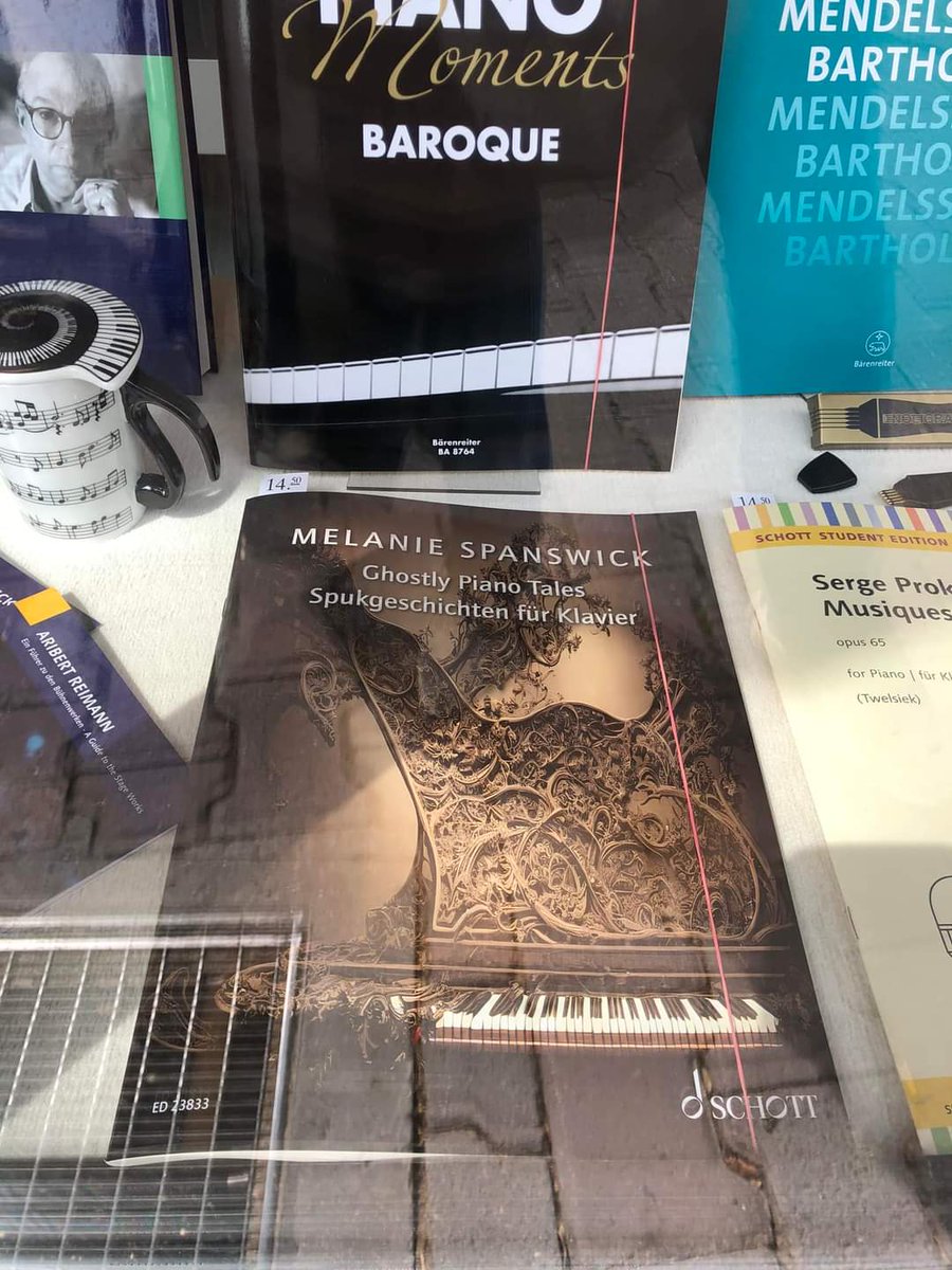 It was lovely to see my new volume on display in the window of Musikalien Petroll: a music store in Frankfurt. I love working in Germany and am proud to say that my books are very popular in this part of the world. Find out more here: melaniespanswick.com/2024/04/21/gho… @schottmusic
