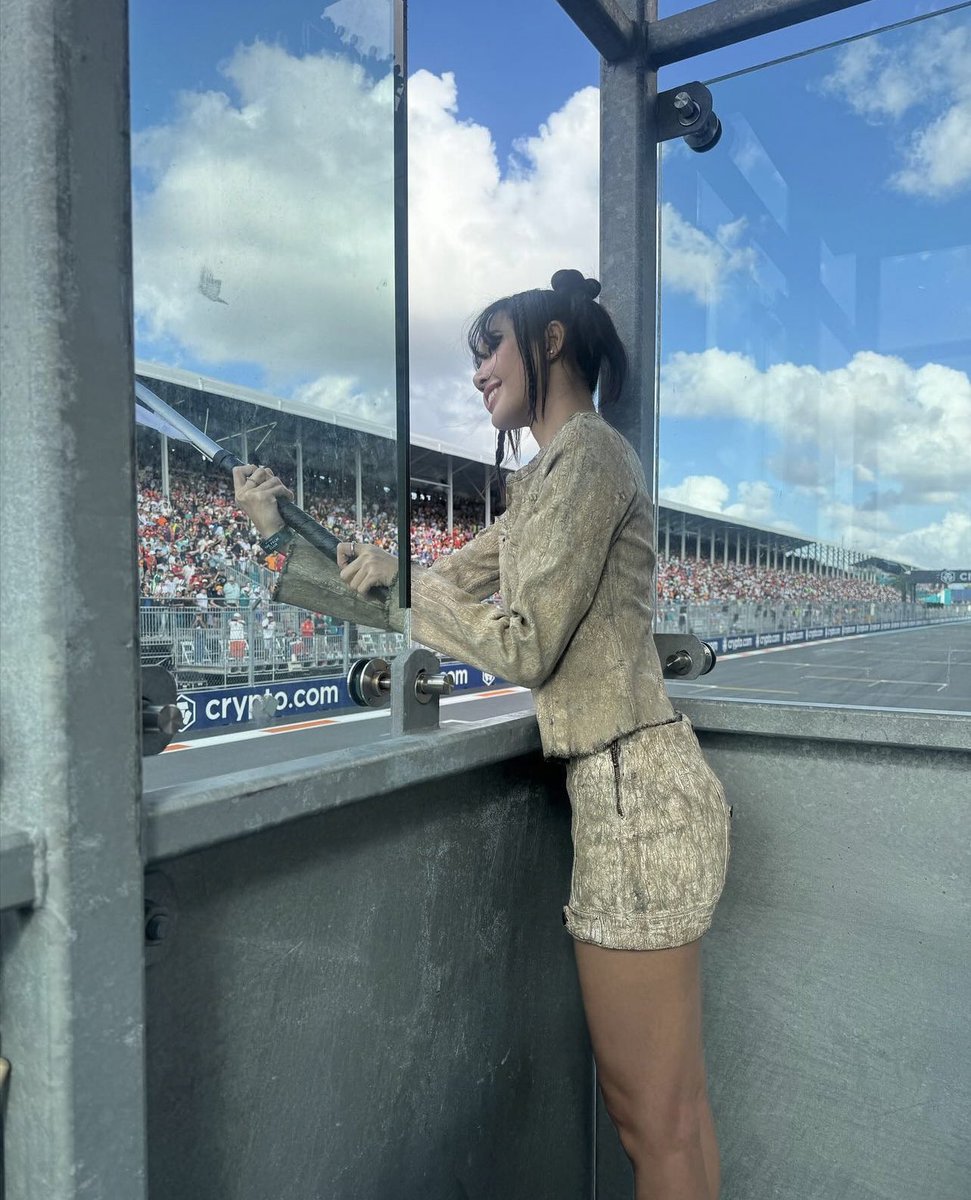 “Honored to wave the flag at my first @F1”

#LALISA #LISA #LLOUD 
@wearelloud #LISAatF1MiamiGP