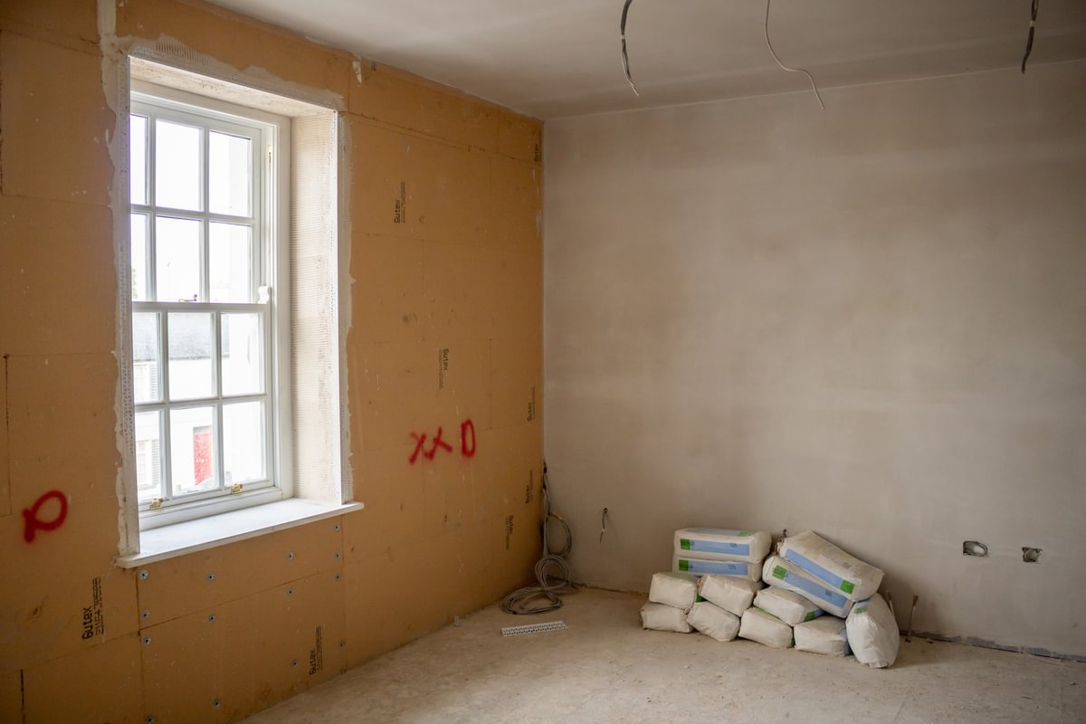 Lime Green Solo one-coat #lime finishing plaster used over Gutex #woodfibre boards on the urban #retrofit of a former bank in the Irish midlands. Sandar Construction @lime_products 👉 ecologicalbuildingsystems.com/product/solo