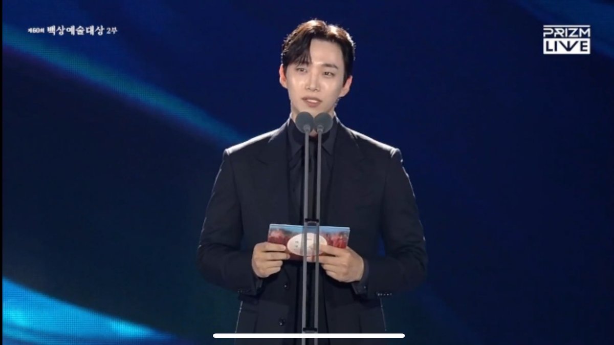 #KingTheLand star #LeeJunHo presents the award for best director to Han Dong Wook for The Worst of Evil (TV) and Jang Jae Hyun for Exhuma (Film). #BaeksangArtsAwards2024