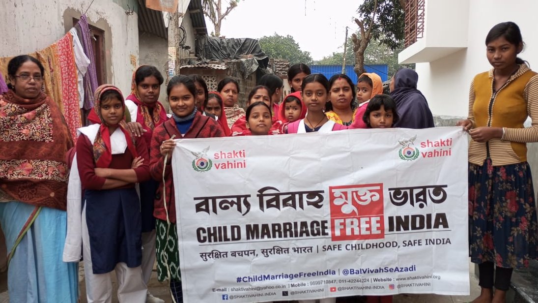 Schoolgirls from Malda are voicing their support for the #ChildMarriageFreeIndia campaign and encouraging the public to participate in the movement to #EndChildMarriage in India. #SHAKTIVAHINI @SHAKTIVAHINI @CAMPAIGNS_SV @BalVivahSeAzadi