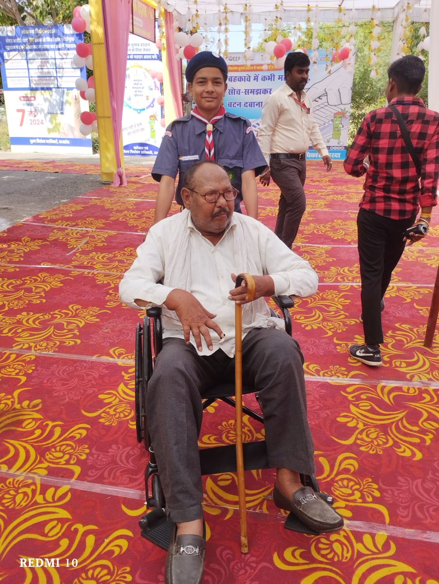 HardaSveep's tweet photo. ✓✓#लोकसभा_निर्वाचन_2024
➡️विधानसभा क्रमांक 135 हरदा अन्तर्गत आदर्श मतदान केंद्र डॉ भीमराव अम्बेडकर उत्कृष्ट विद्यालय हरदा में स्काउट गाइड के टीम वॉलिंटियर्स की तरह मदद कर रहे हैं

#ChunavKaParv 
#GeneralElections2024
#MeraPehlaVoteDeshKeLiye
#हरदा_नहीं_है_कम_वोट_करेगें_हम https://t.co/tMki3afquF