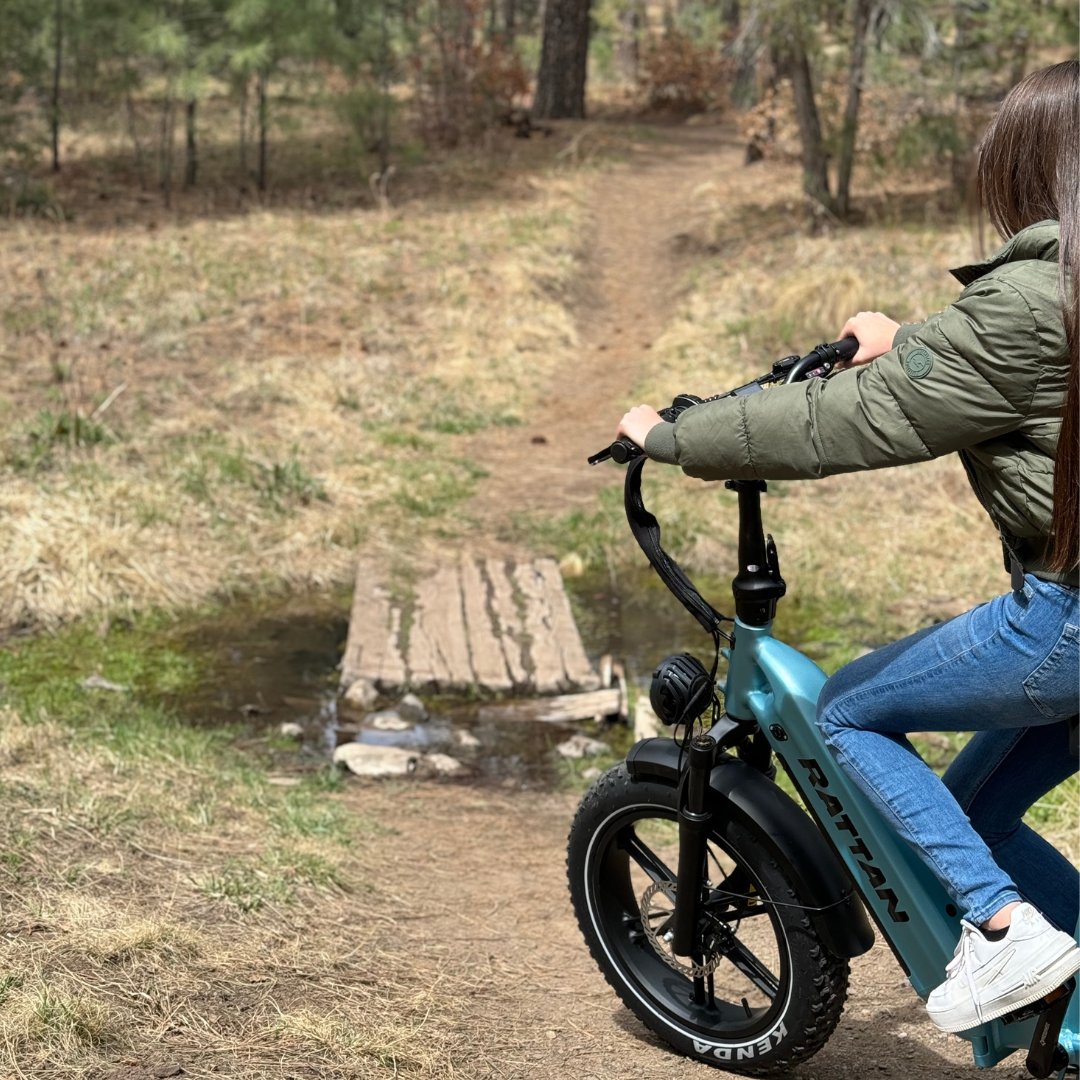 Hey, Ready for a thrill? I'm gearing up to cross over to the other side! Think I'll make it? Drop your guesses in the comments! 🚴‍♂️💨 

#rattanebike  #ebike  #BikeAdventures