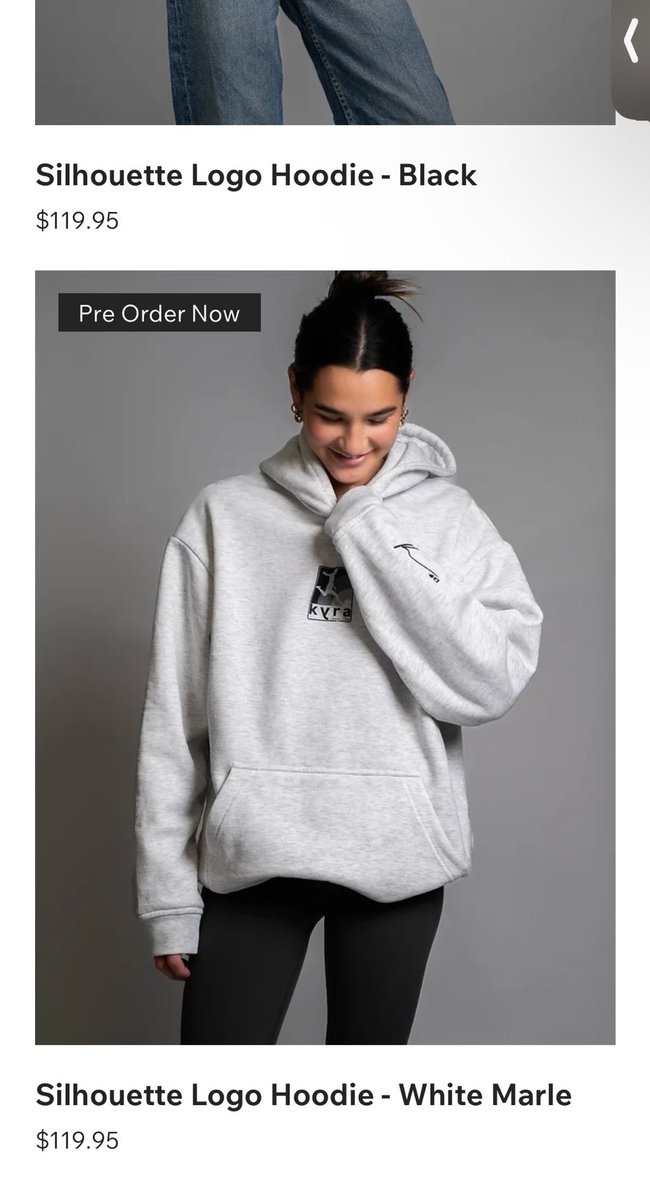 𝙉𝙀𝙒

Former footballer turned influencer Kyra Cooney-Cross has released a line of overpriced hoodies and t-shirts 🛍️

Who can afford one? Not Skinny! 

#Arsenal #BarclaysWSL