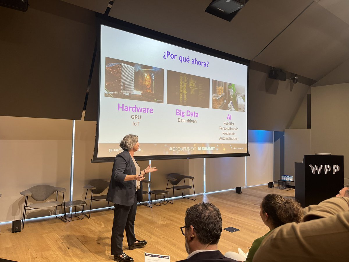 Gran comienzo en #GroupMNextAISummit con <a href="/cris_aranda_/">Cristina Aranda</a> que nos explica cómo funciona la IA, los tipos… las aplicaciones