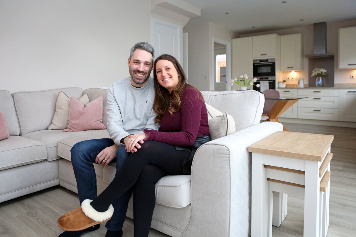 👰🤵 Congratulations to our newlywed residents in #Halewood #Merseyside Emma and Jack 💓 who bought a new home and said ‘I do’! Read their story here: bit.ly/3xzBH5y