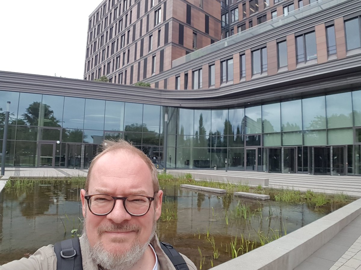 Just arrived at Frankfurt School of Finance and Management. Excited to deliver my keynote on #Ai and #neuroscience in a few minutes!