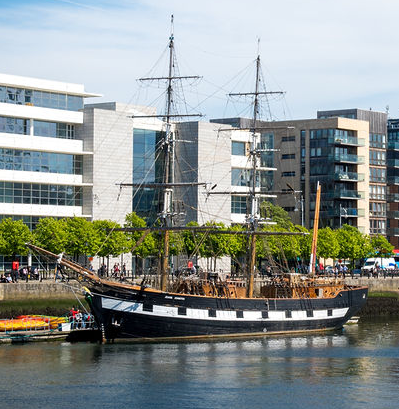 #OTD in 2000 the @JeanieJohnston1 was christened by President Mary McAleese - a replica of its namesake, which carried thousands of Irish emigrants to Canada over 1848-1855 - with not a single life lost on any of the voyages. See it docked outside @epicmuseumCHQ! #CANIRL85