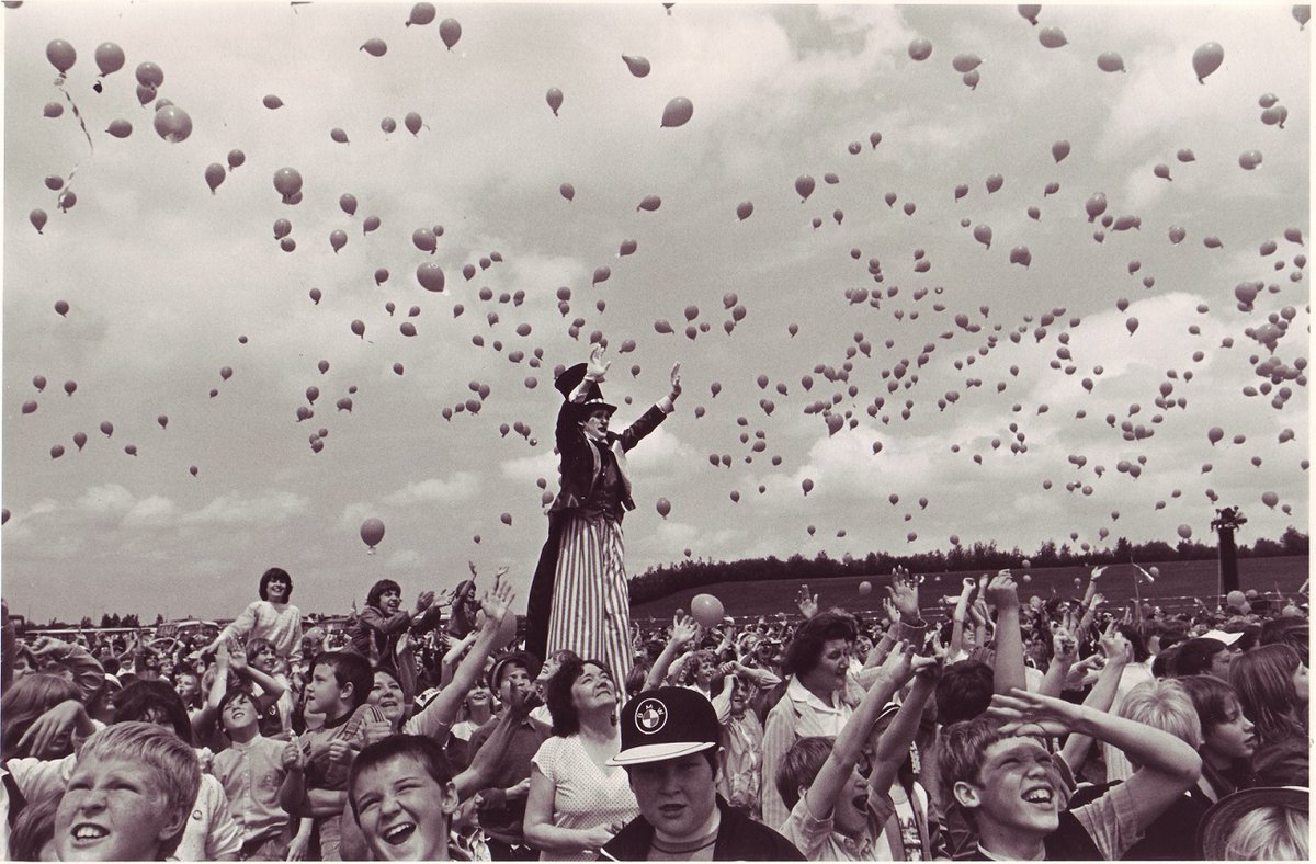 For @MKMuseum 's A Museum For A New City project we want stories from people who've made MK their home. If you've got an MK story for us please DM! Pic: Red balloons at the MK Bowl for the filming of 'that' advert (c. LAMK) #placemaking #community #memories #MiltonKeynes