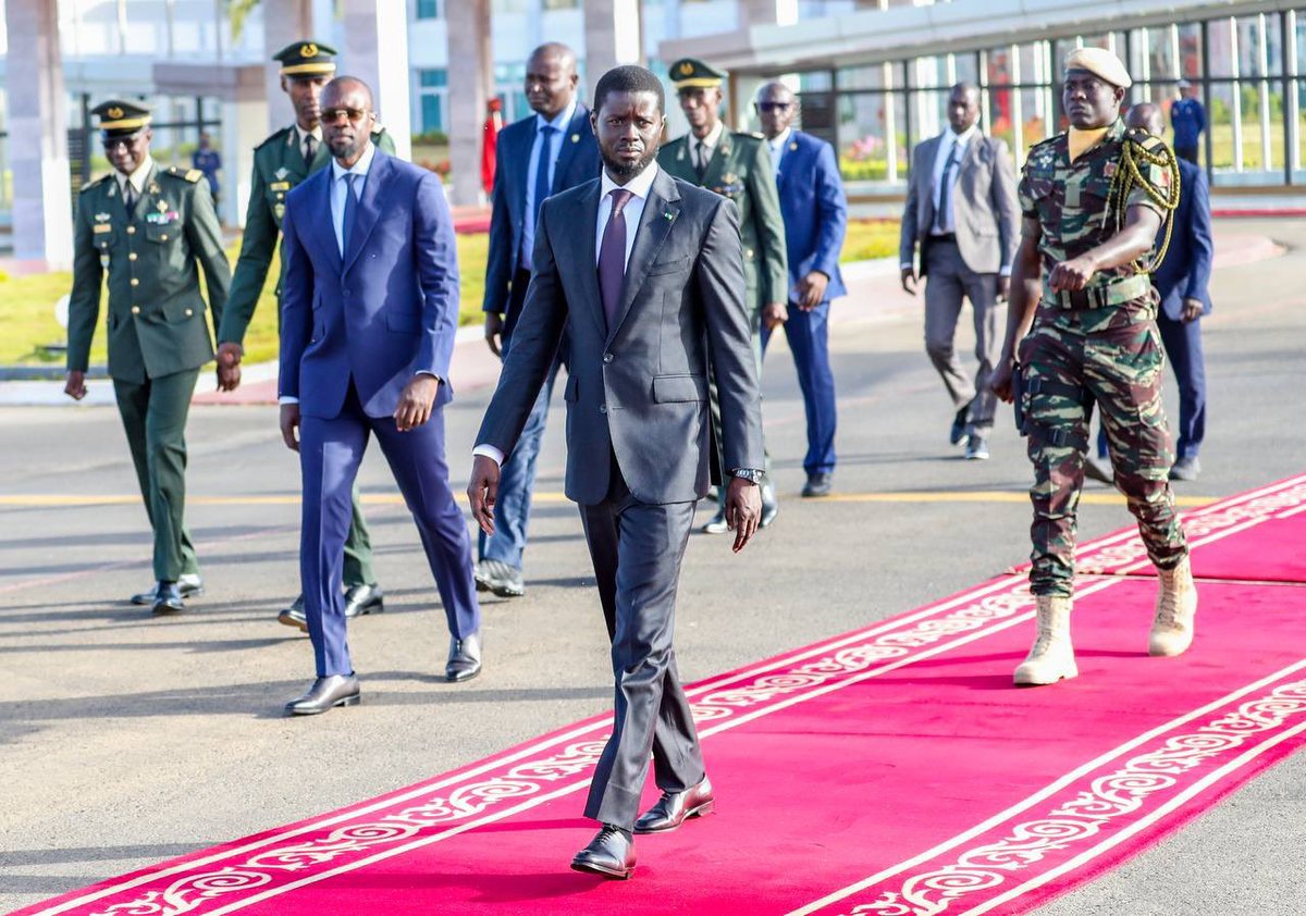 De Sadikh DIOP👇🏿👇🏿👇🏿 Ils polluent l'atmosphère avec leur histoire de continuité du PSE... Leur problème c'est qu'ils oublient que les Sénégalais ont confié l'Etat a des hauts fonctionnaires de l'Etat.... Diomaye et SONKO ont été formés pour servir l'Etat .. ils connaissent…