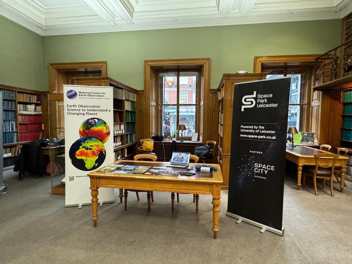 One of our PhD’s @CharlotteP20149 represented the ST Group, @SpaceParkLeic & @NCEOscience on a stall at the Royal Geological Society event based on planetary protection last month 🌍