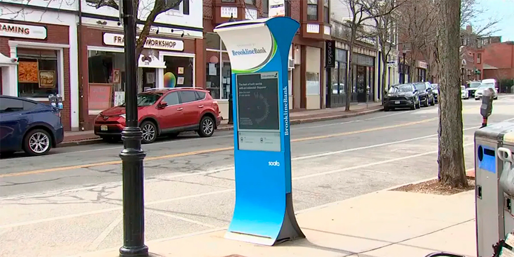 Kiosks in Brookline in the Boston area track data to determine foot traffic around the kiosks. #kiosk #Brookline #Soofa Read more: bit.ly/44N8e4N