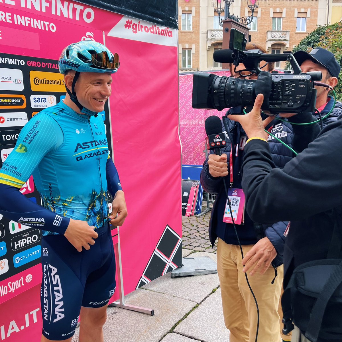 🇮🇹 RACE: @giroditalia Quick interview with our sprinter @MaxKanter97 before the start of the fourth stage from Acqui Terme to Andora. #AstanaQazaqstanTeam #AstanaIsMyTeam #GirodItalia #Giro