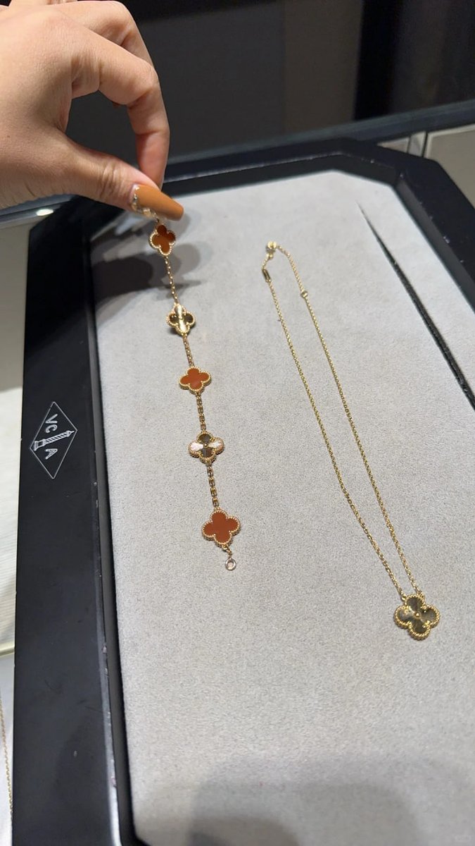 I went to the office in the evening and bought some jewelry 🌉💎