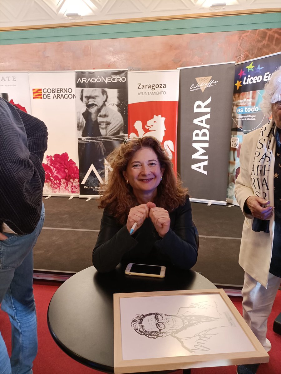 📸 Unas fotografías de ayer en el @TeatroZgz en la Gala de los Premios Festival @aragonegro 2024 que presentó Juan Bolea. Los autores galardonados fueron @VilaSilva, Marta Fernández-Vázquez y Victoria González. Allí estuvimos con la venta de diferentes títulos de los premiados.