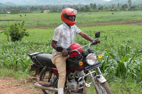 Jean de Dieu is a young farmer in Rwanda. Before joining the cooperative, he faced numerous challenges with limited land and market access. Through the cooperative's collaboration with the #SDGPMaizeProject, he expanded his farm and increased his income. bit.ly/SDGPMaize_Succ…