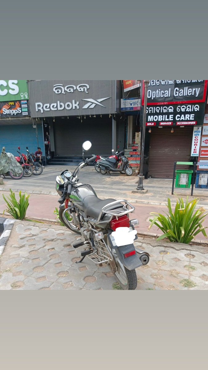 Vehicles parked in the public plaza are being removed by the BSCL enforcement team. Parking in the No Parking Zone is not permitted. #BhubaneswarFirst