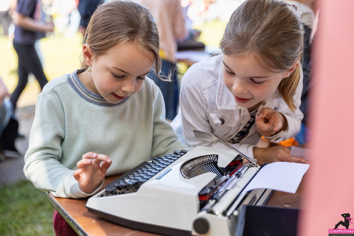 Op de Familieweide vormden kinderen de redactie van een toffe BFO-familiekrant! 📰 Na volop te schrijven, tekenen en knutselen is het resultaat (vol levenswijsheden) nu te bewonderen op onze website: lnkd.in/eR3-rur8
