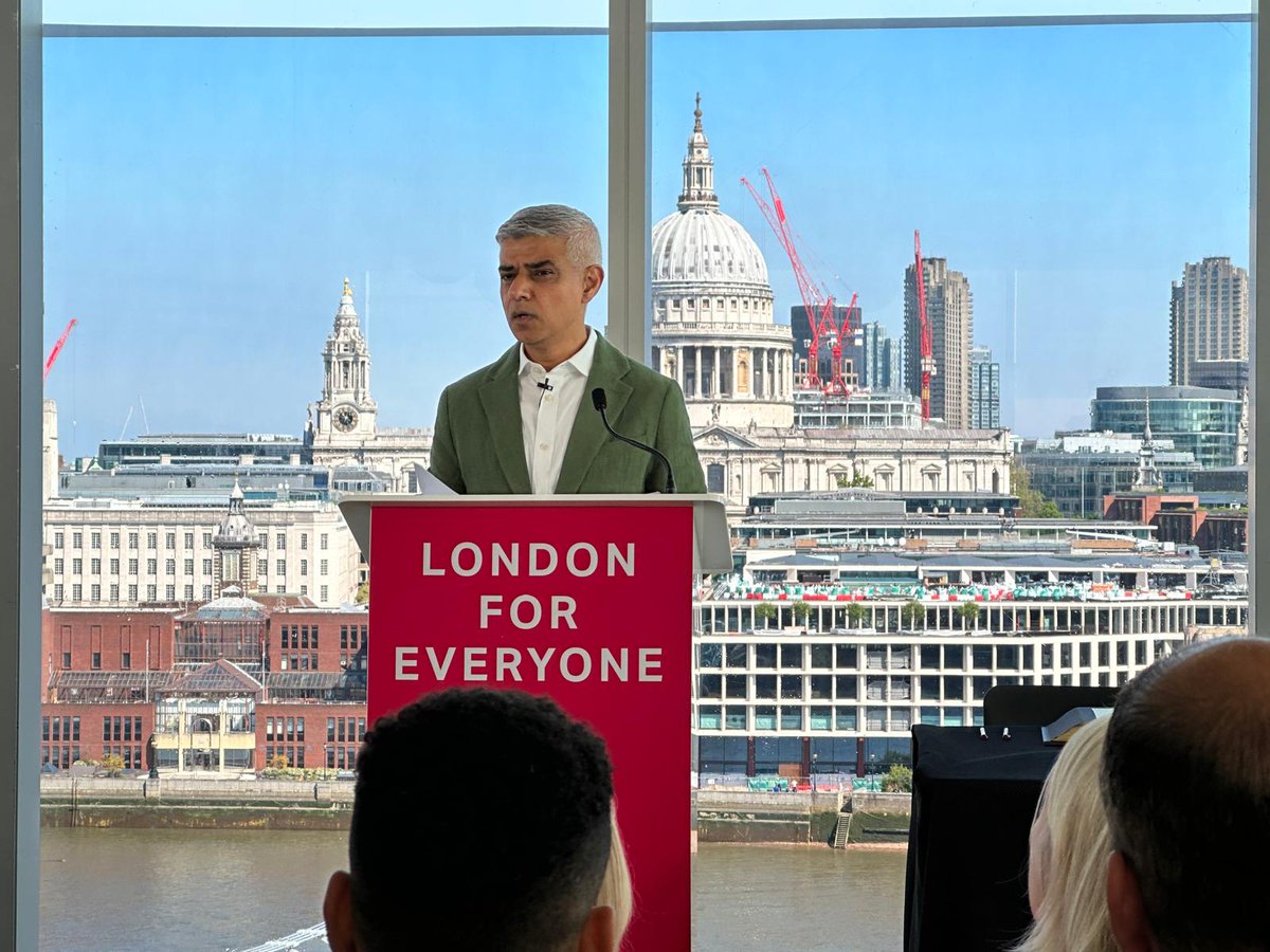 It was an honour and a pleasure to attend my friend @SadiqKhan's signing in ceremony for his third term as Mayor of London. The sun came out for us too - what an incredible view! #yeswekhan