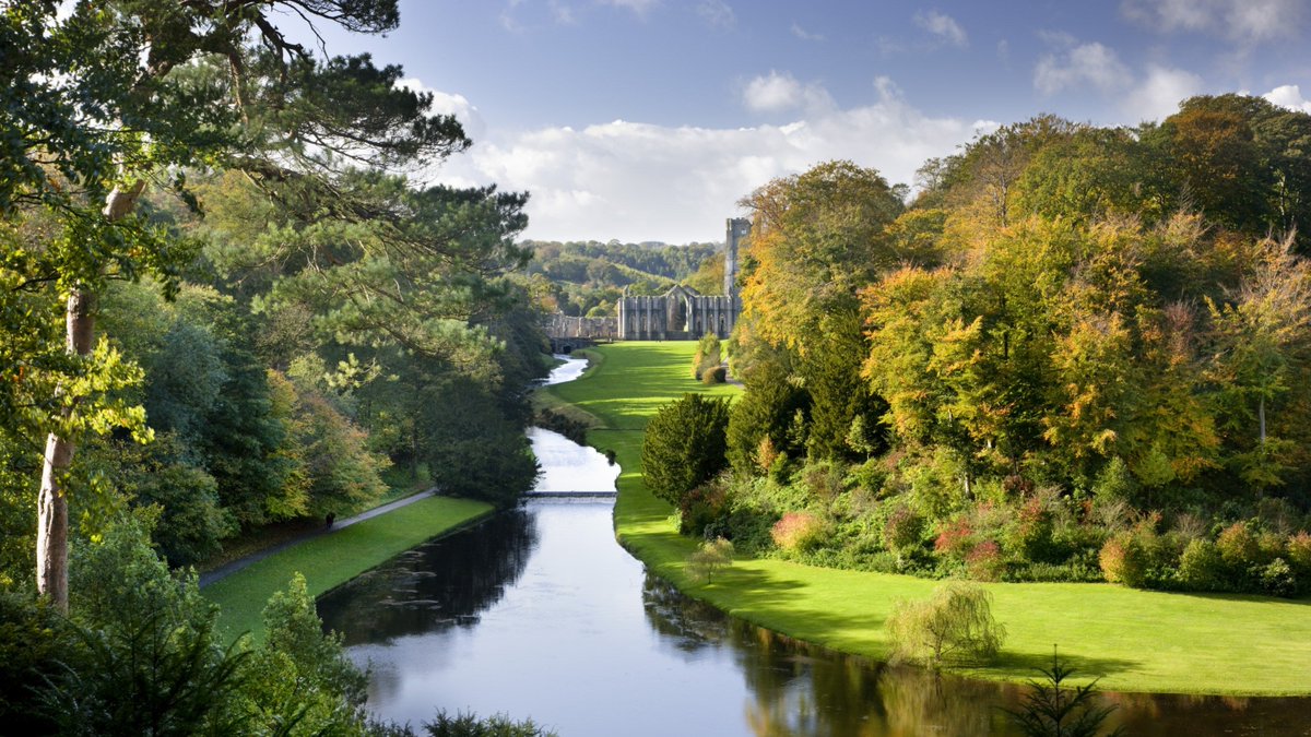Immerse yourself in nature at Fountains Abbey! 🏞️ Wander through ancient ruins, lush gardens, and scenic vistas.Plan your escape to this National Trust Heritage Site today! ✨ #FountainsAbbey #NationalTrust #NatureEscape 🎟️ nationaltrust.org.uk/visit/yorkshir… 🎟️ ivisitengland.co.uk/england-attrac…
