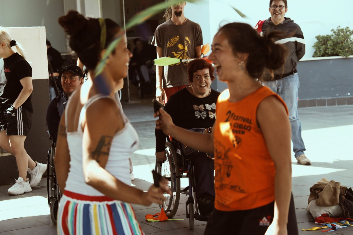 mojodecana's tweet image. #Córdoba Aquí les dejamos algunas #sonrisas de las jornada de talleres circenses inclusivos que realizamos en @Fepamic, durante el proyecto 🎪 "CirCórdoba / Circus for Change", #TrainingCourse europeo que se ha realizado entre el 15 y el 21 de abril de 2024.

@InjuveSpain