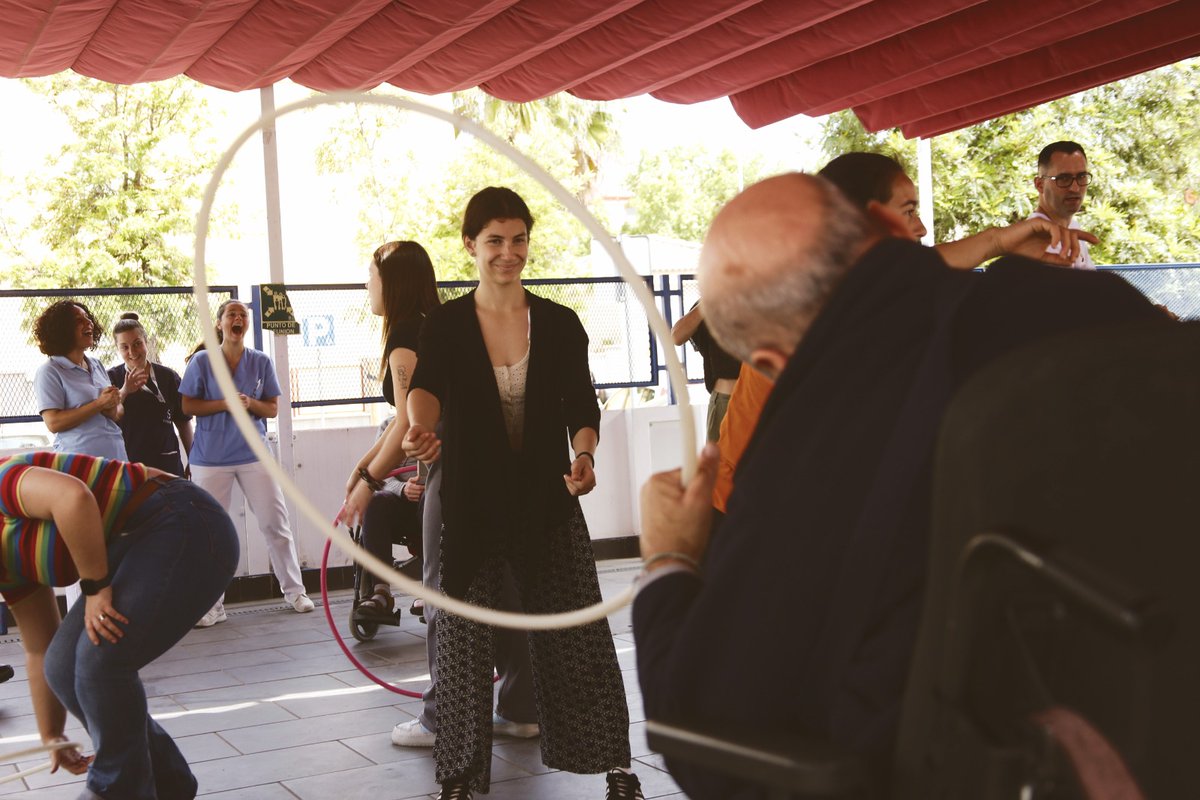 mojodecana's tweet image. #Córdoba Aquí les dejamos algunas #sonrisas de las jornada de talleres circenses inclusivos que realizamos en @Fepamic, durante el proyecto 🎪 "CirCórdoba / Circus for Change", #TrainingCourse europeo que se ha realizado entre el 15 y el 21 de abril de 2024.

@InjuveSpain