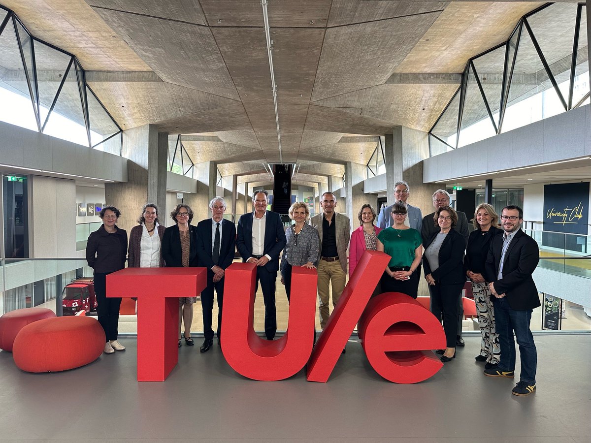 TU/e Board (@boardtue) on Twitter photo Yesterday we had the pleasure to welcome a delegation from our EuroTech Alliance partner EPFL, led by its President <a href="/MartinVetterli/">Martin Vetterli</a>. Points on the agenda were: the sustainability and start-up agenda. Special attention was paid to cooperation on semicon. ^RJS Yesterday we had the pleasure to welcome a delegation from our EuroTech Alliance partner EPFL, led by its President <a href="/MartinVetterli/">Martin Vetterli</a>. Points on the agenda were: the sustainability and start-up agenda. Special attention was paid to cooperation on semicon. ^RJS