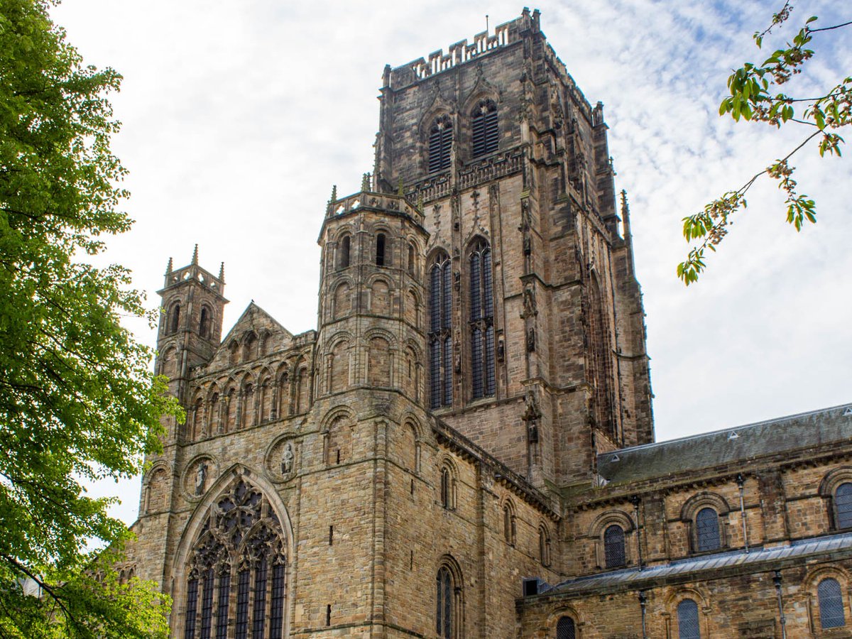 📌 Organise a group #guidedtour with @WalkaboutDurham . Whilst exploring the stunning historic #DurhamCity , hear enthralling tales of locals, kings and Prince Bishops. Find out more about the tours here:
bit.ly/WalKaboutDD #DiscoverDurham #grouptour #travelforgroups