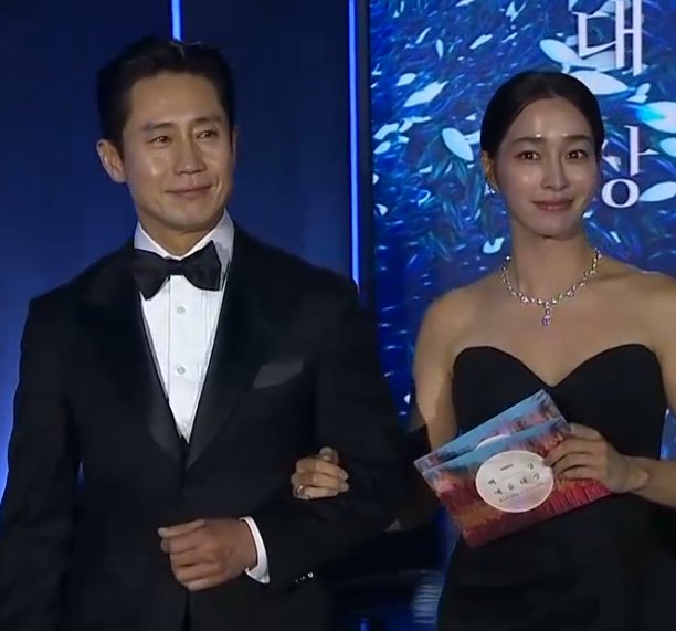 신하균 이민정의 아름다운 투샷을 16회 내내 볼 수 있는 드라마 "내 연애의 모든 것" <<다들 봐주십쇼.. 내 인생 로코 중 하나임.. 악뮤 -i love you 가...