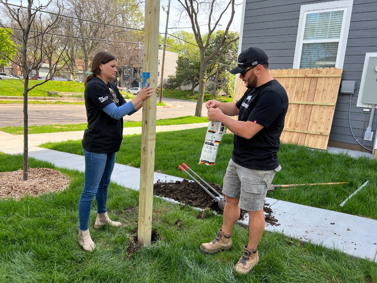 Huge thanks to the @LennarMinnesota team for volunteering to build a fence at one of our homes for Veterans! Your dedication turns houses into safe havens for those exiting homelessness. Together, we're making a real difference! #EndVeteranHomelessness #BetterTogether