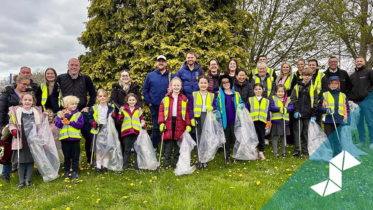 In more great news from #Horsforth we joined Newlaithes Primary School and @vistrygroup for a litter pick! It was fantastic to build bonds with the local community for whom we’re developing an #affordablehousing scheme in the town of 152 homes. orlo.uk/horsforth_litt…