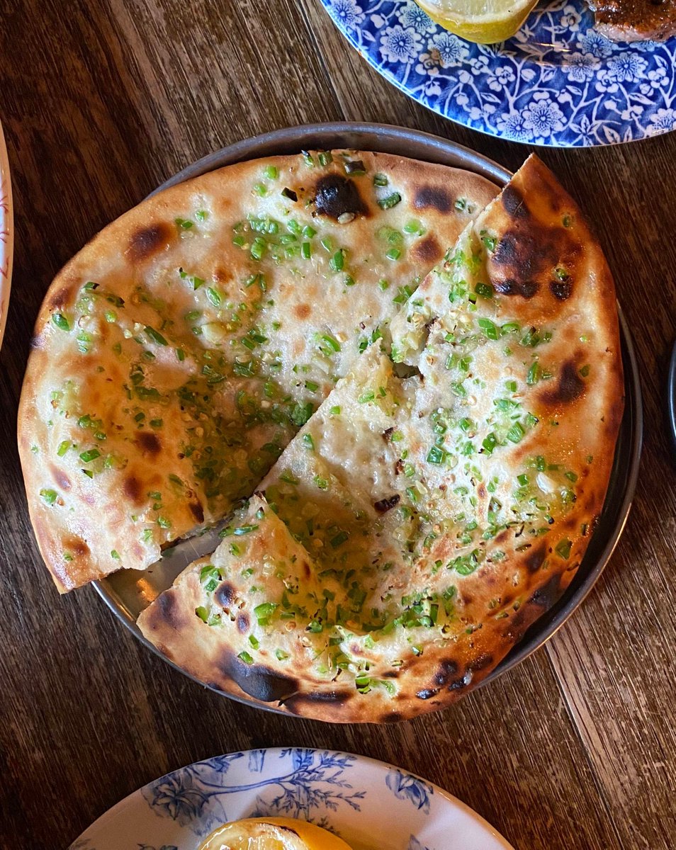 You can never go wrong with rich and creamy black dahl paired with the garlic naan. 

Pop down to Covent Garden this afternoon for a comforting Indian lunch🥰
#tandoor #tandoori #indianfood #coventgarden #londonfood