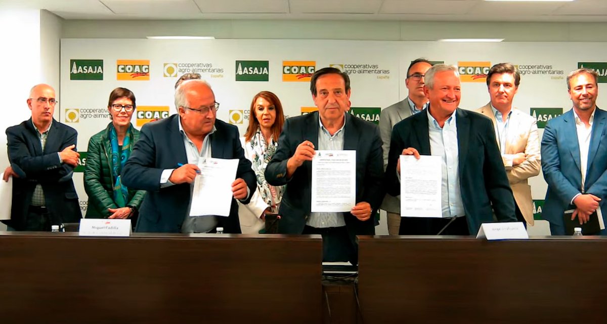 #Asaja, @La_COAG y @CoopsAgroES firman el documento '#AgriculturaCuestiónDeEstado' Unidad de acción: Soluciones concretas para el campo. Medidas cruciales para el futuro del #CampoEspañol 🇪🇸 ➕ INFO 👉ow.ly/SNRB50Ryjcl