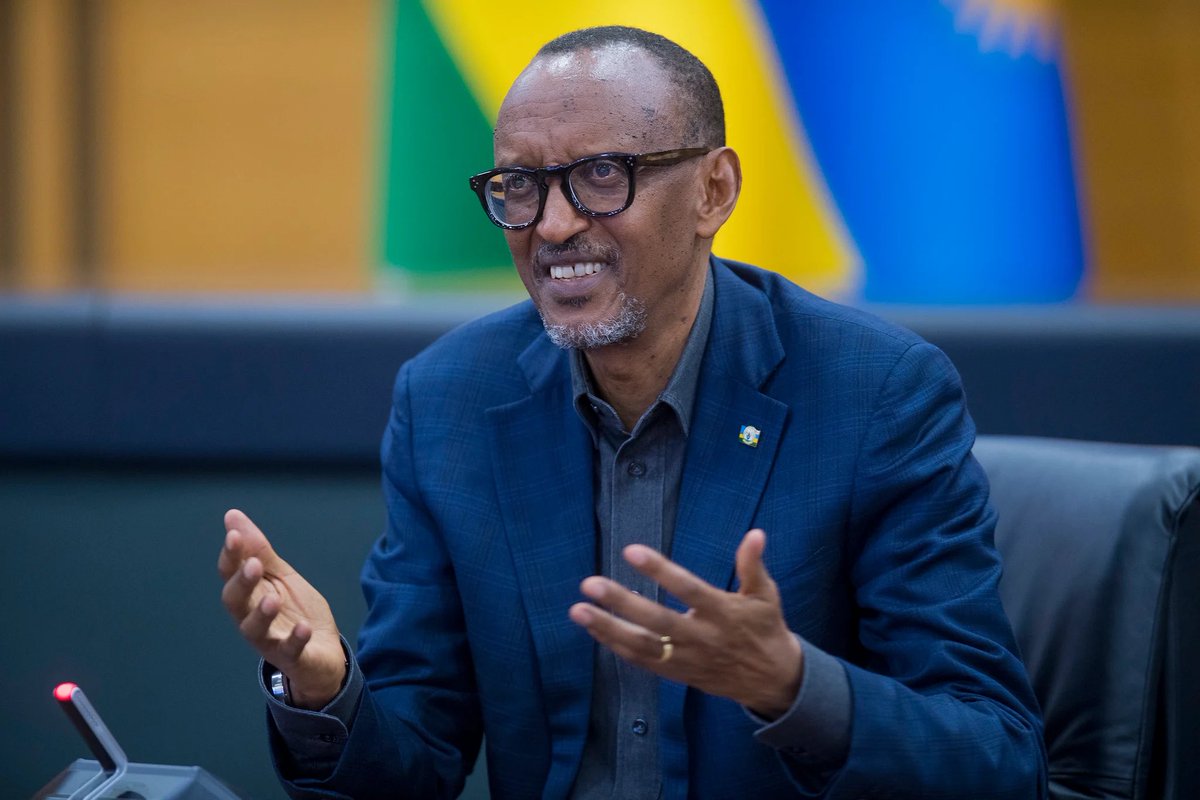“Mfite imyaka 15 , njyewe nabaga mfite 18. Ntimuzapfushe ubuto bwanyu ubusa. Ntimuzatete,” H.E Paul Kagame. #DecadeOfImpact