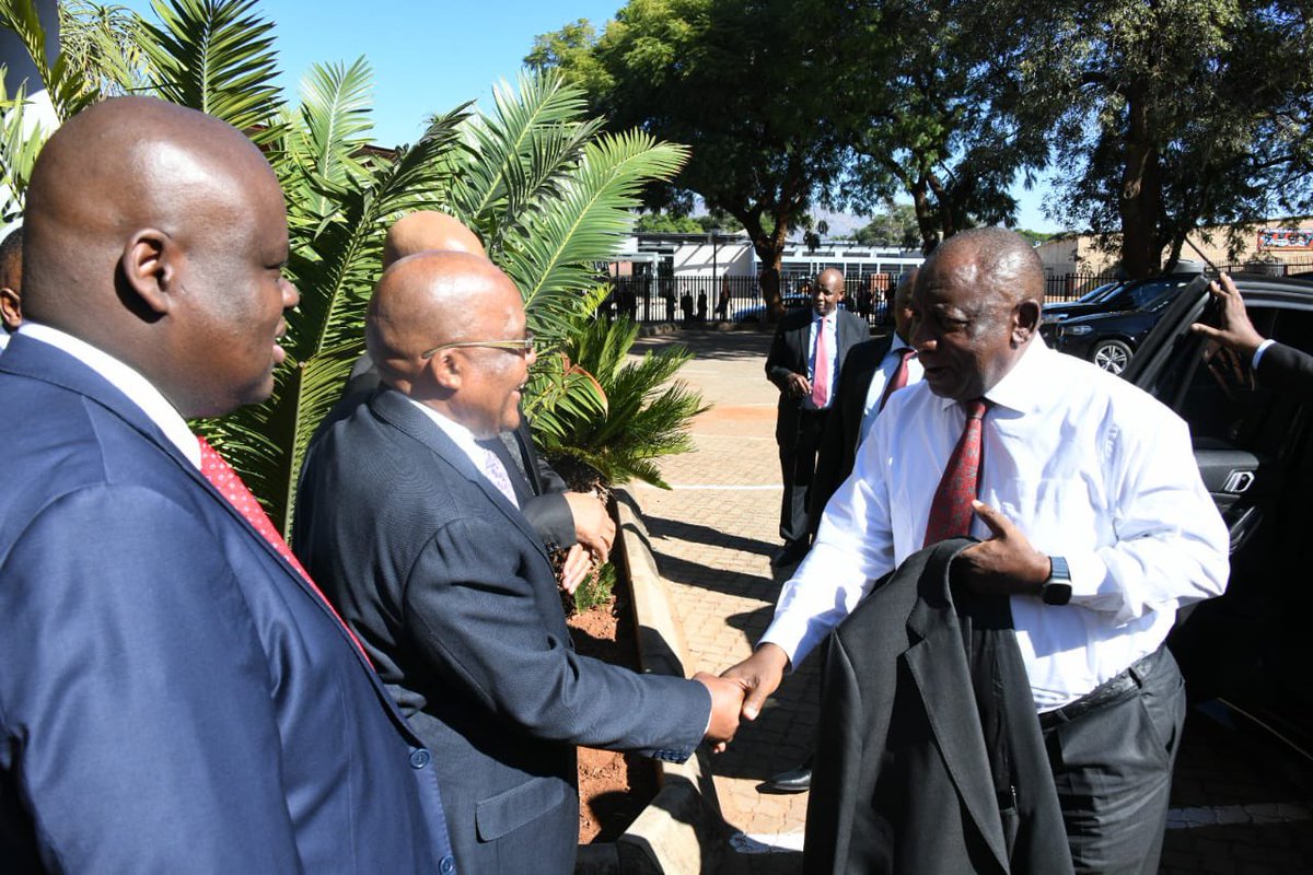 President Cyril Ramaphosa is greeted by Min Motsoaledi and DM Nzuza on his arrival for the opening of a purpose-built Home Affairs Office in Mokopane and the unveiling of 100 mobile offices. @PresidencyZA @OtpLimpopo @GCISMedia #DHAServiceDelivery