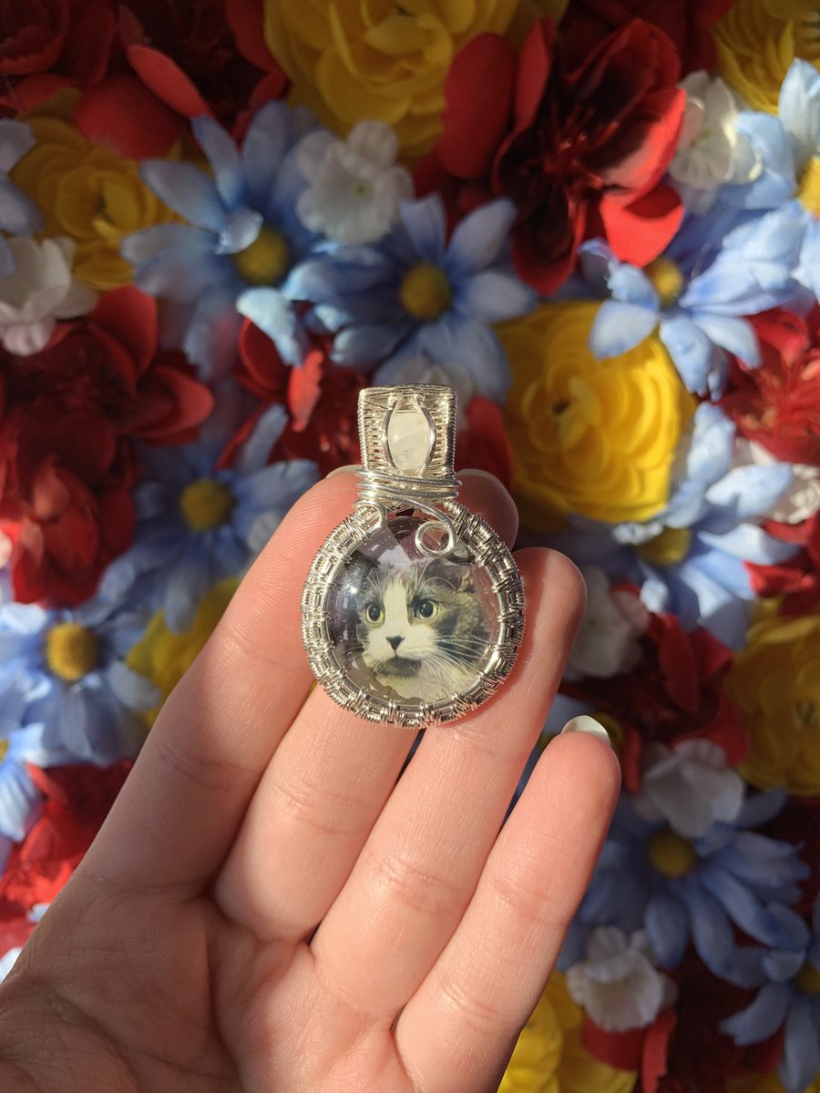 if youve got a favorite picture then id love to wrap it! the pic &amp; the pendant✨🫶🏻