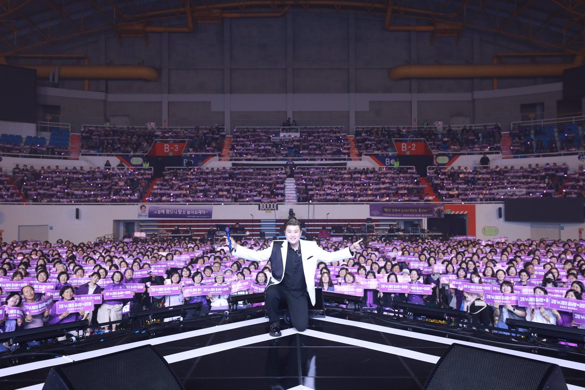 @hojoongofficial 김호중 별님 고향 남쪽바다 울산에서 정말 행복했습니다 
고양에서 곧 만나요 💜
#트바로티클래식아레나투어2024
#김호중_금의환향_울산공연_대성료_단체샷
#김호중_아레나투어_고양
#김호중 #KIMHOJOONG 
#TVAROTTI ​
@hojoongofficial