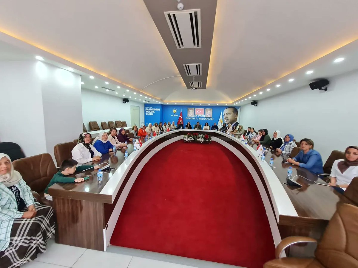 📍AK Parti Denizli İl Başkanlığı 

İl Kadın Kolları haftalık olağan il yönetim kurulu toplantımızı ve İlçe Kadın Kolları Başkanları toplantımızı gerçekleştirdik.
