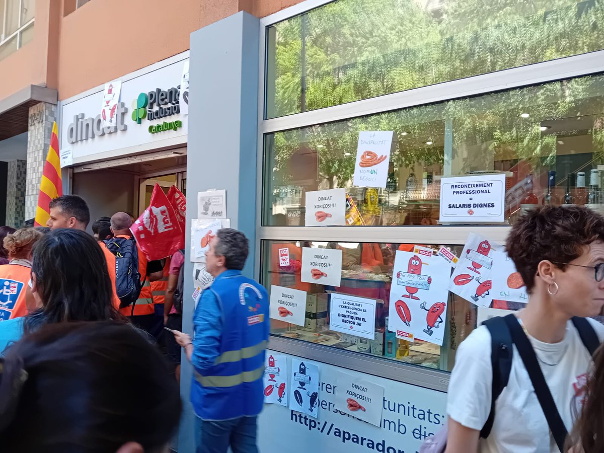 La entrega del Manifest, tot un èxit!!! #discapacitatenlluita #discapacitatdigna #dretslaboralsdiscap