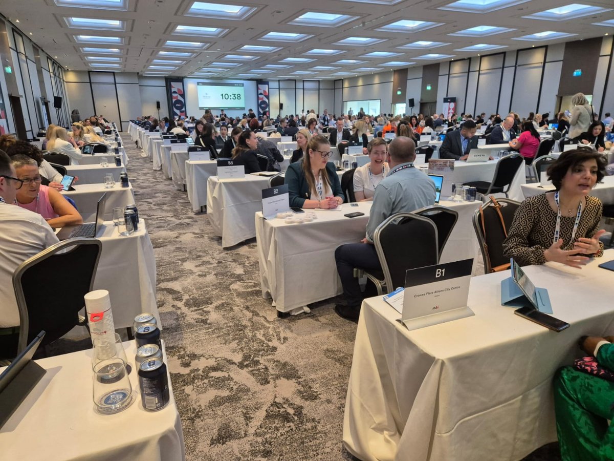 Segundo día en Londres 💼

Tras dos sesiones formativas enfocadas en mejorar la eficiencia en las relaciones entre agencias y destinos, el evento continúa.  Hoy y mañana, se llevarán a cabo hasta 30 reuniones de presentación del destino. 

<a href="/MIForums/">M&I</a>