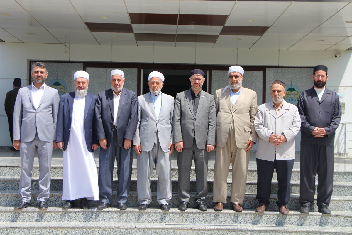 Siyer Vakfı Başkanı Muhammed Emin Yıldırım hoca Genel Merkezimizi ziyaret edip seydalarımızla ve talebelerimizle bir araya gelip hasbihal etti.